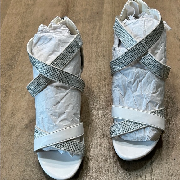 Kenneth Cole Reaction Silver and White Wedge Sandals with rhinestones - Picture 4 of 6